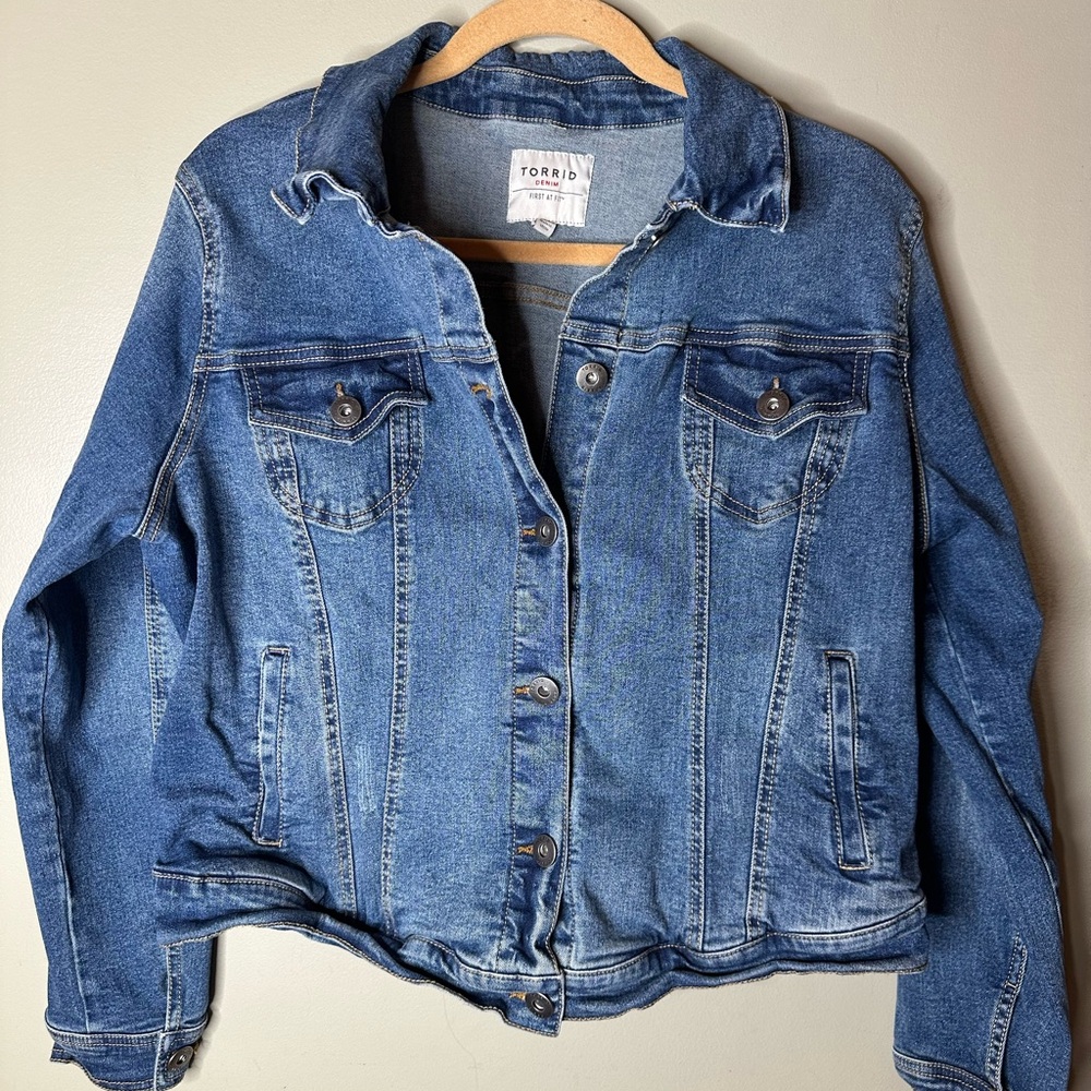 Torrid stretch denim trucker jacket size 0 L 12/14